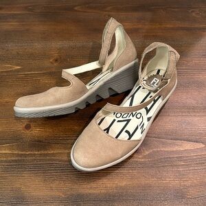 NWOT Fly London Tan Closed Toe Ankle Strap Wedge Shoe Size 37